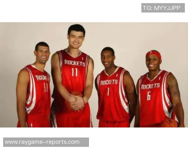 姚明新秀时期的成长历程与篮球梦想的追逐之路