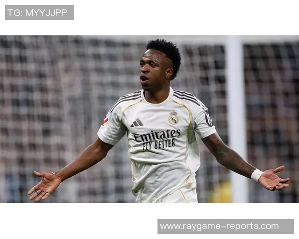 意甲激战皇马逆转多特蒙德红牌争议引发全场热议与转会传闻 意甲激战皇马逆转多特蒙德红牌争议引发全场热议与转会传闻