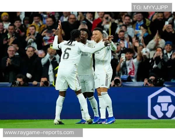 西甲激战阿森纳与多特蒙德握手言和神扑瞬间成焦点引发全场热议 西甲激战阿森纳与多特蒙德握手言和神扑瞬间成焦点引发全场热议