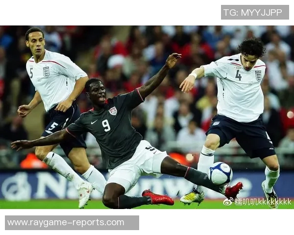 中超精彩对决巴萨与热刺战成平局乌龙球引发全场热烈反响